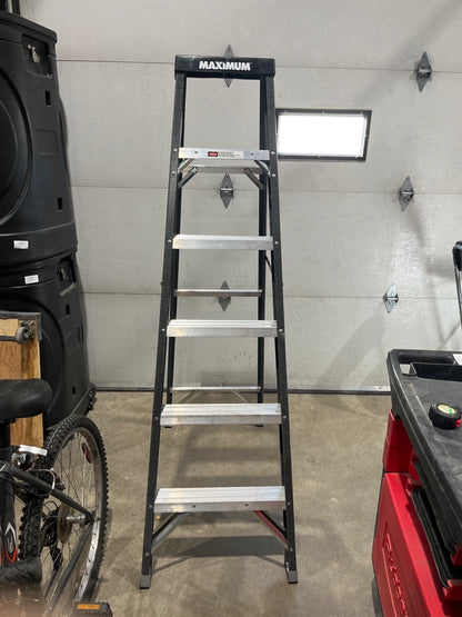 Maximum 6ft Fibreglass Ladder - 250lb Capacity