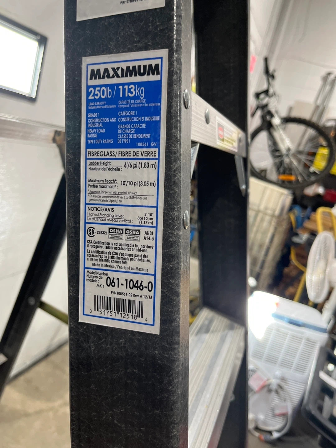 Maximum 6ft Fibreglass Ladder - 250lb Capacity