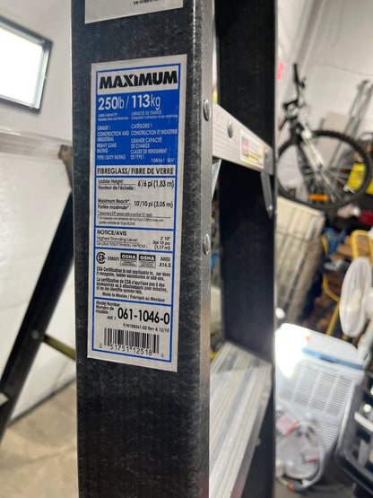 Maximum 6ft Fibreglass Ladder - 250lb Capacity