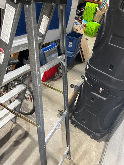 Maximum 6ft Fibreglass Ladder - 250lb Capacity