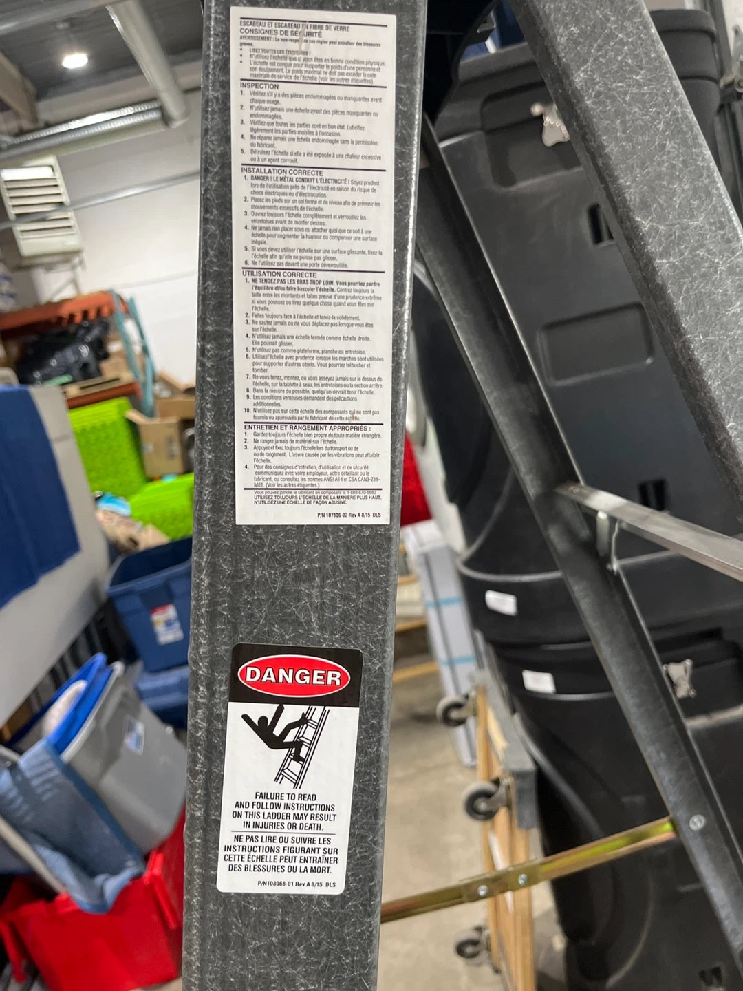 Maximum 6ft Fibreglass Ladder - 250lb Capacity
