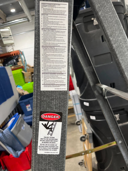 Maximum 6ft Fibreglass Ladder - 250lb Capacity