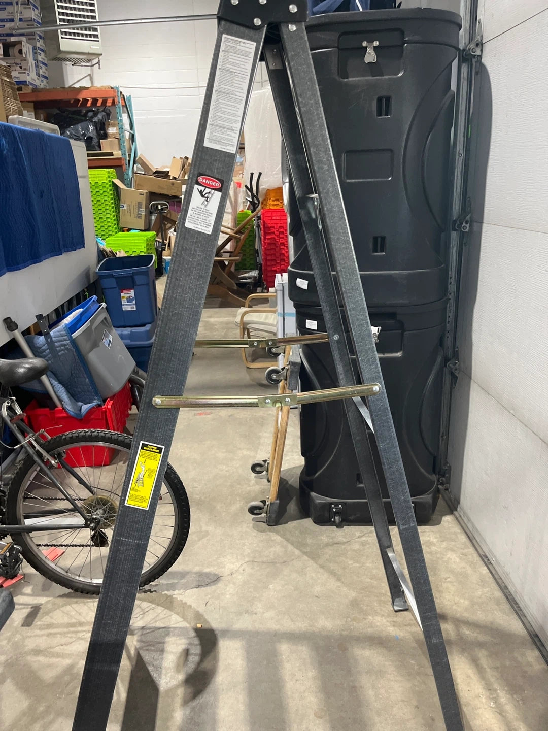 Maximum 6ft Fibreglass Ladder - 250lb Capacity