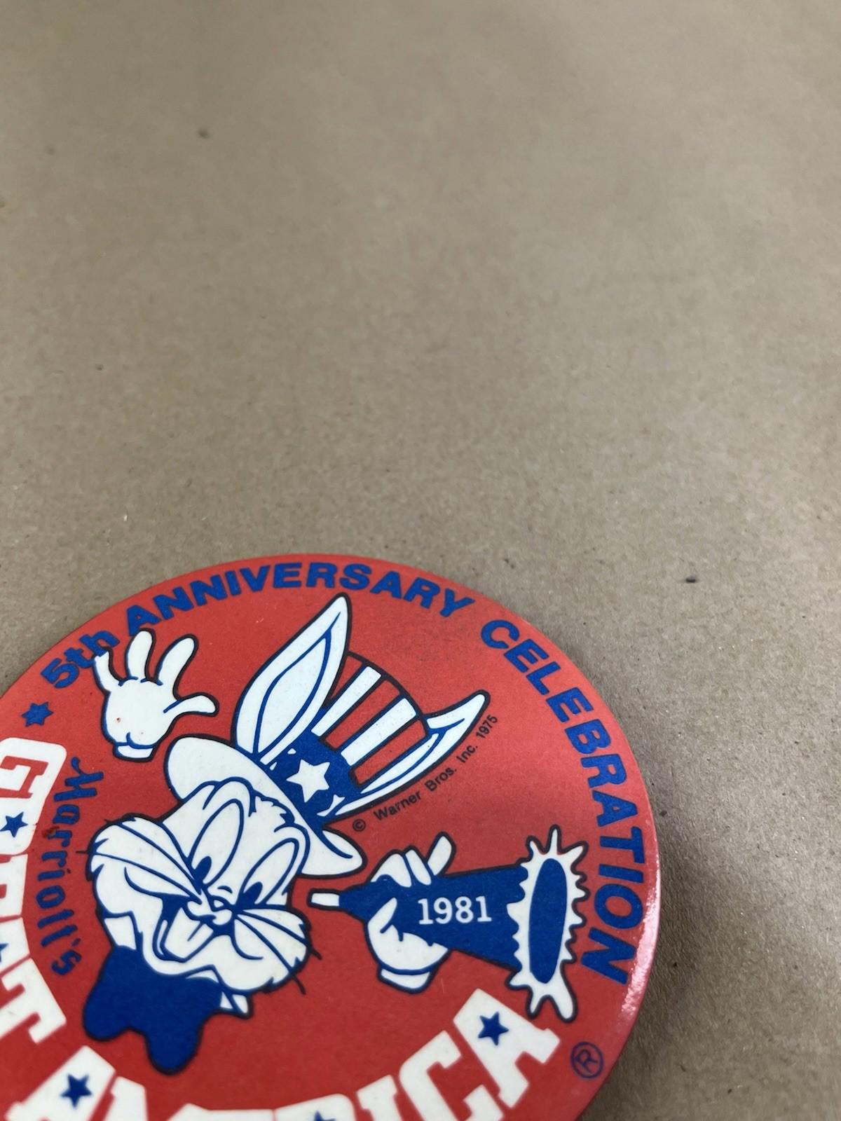 RARE VTG 1975 MARRIOTT'S GREAT AMERICA Bugs Bunny Pin Button 3" Warner Bros. Inc