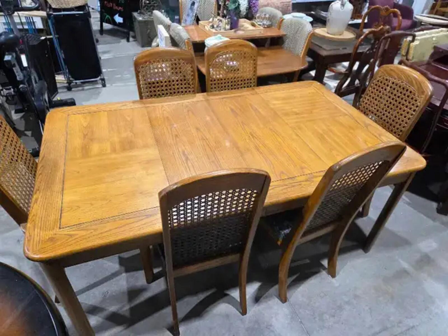 Solid Wooden Extendable Dining Set