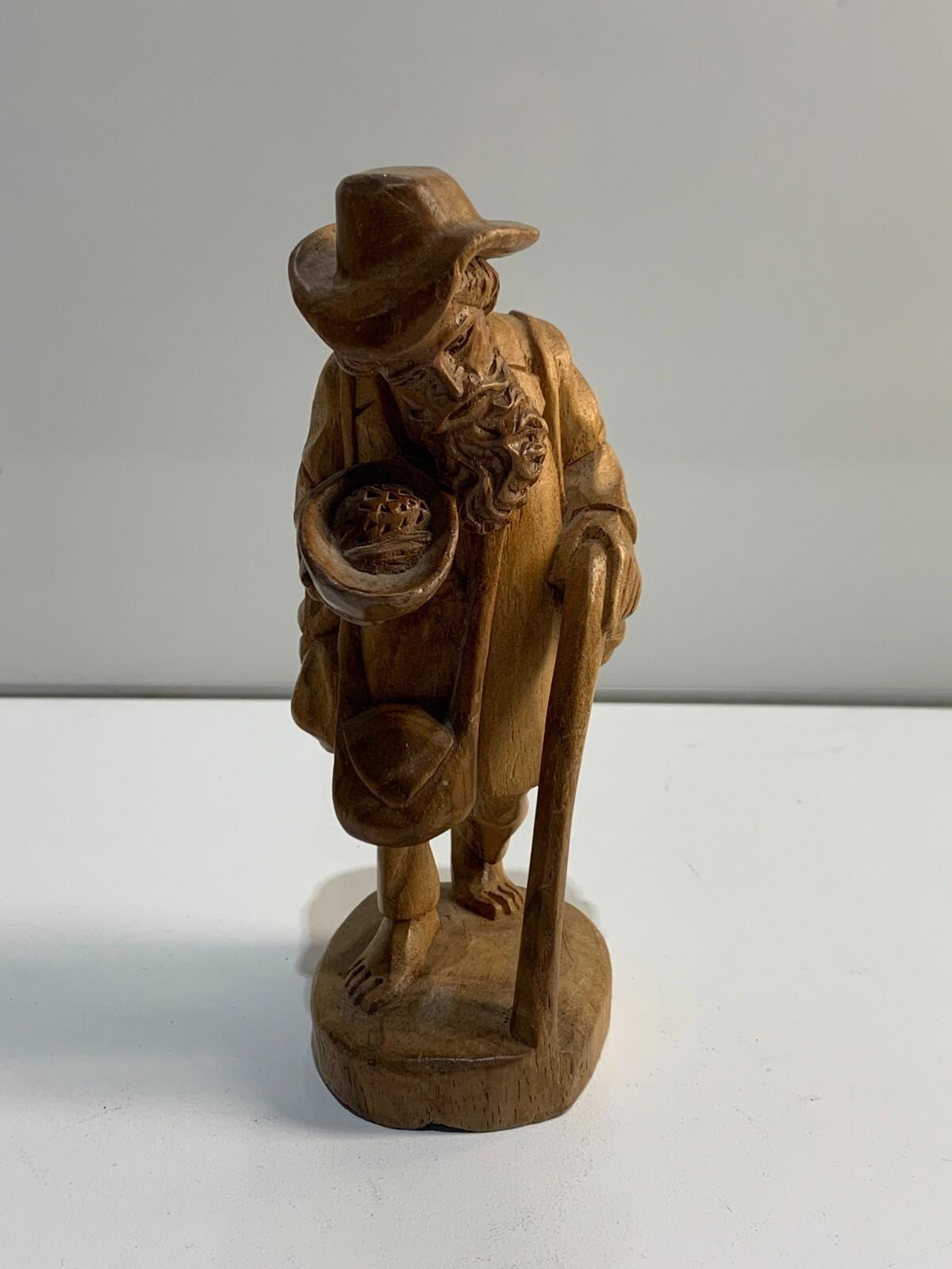VINTAGE FOLK ART HAND CARVED WOODEN FIGURINE OF TRAVEL MAN