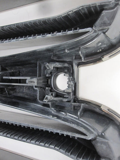 Genuine BMW X7 (GO7) SUV Front Grille Silver 51138745730, 2019-2021 Good Cond.