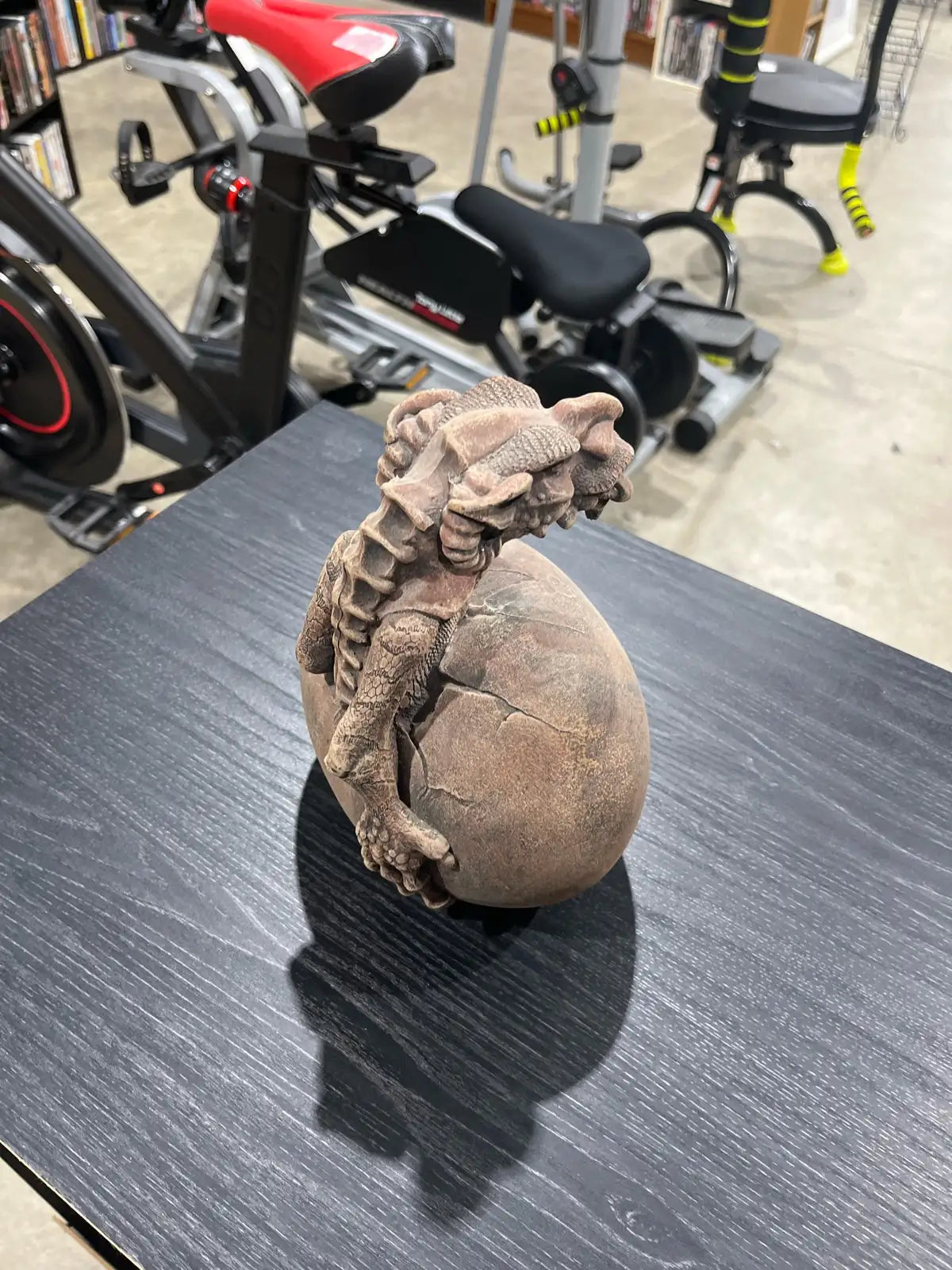 Figurine de dragon en céramique