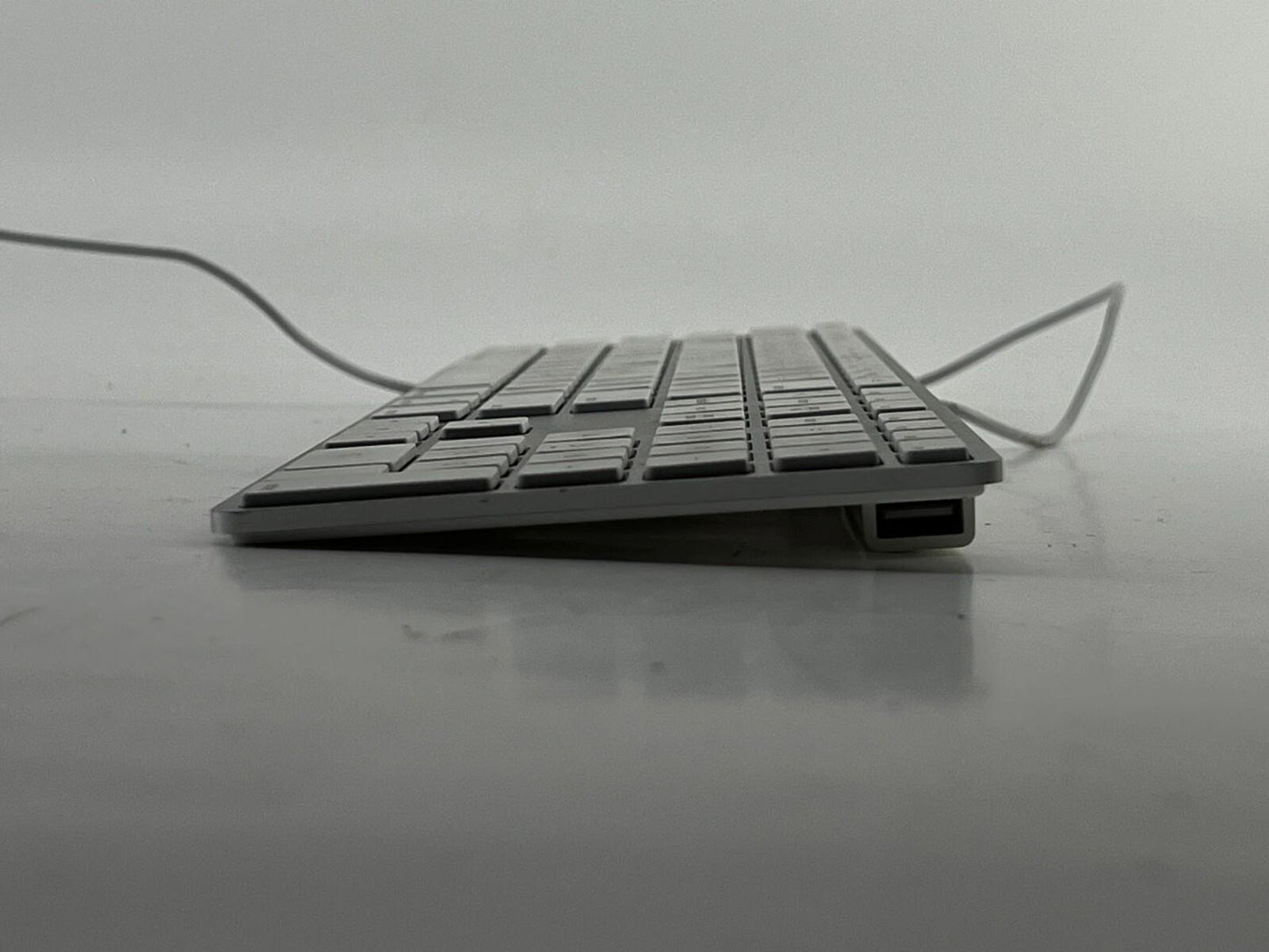 Apple A1243 - Wired Mac QWERTY - USB Keyboard - FOR PARTS OR REPAIR