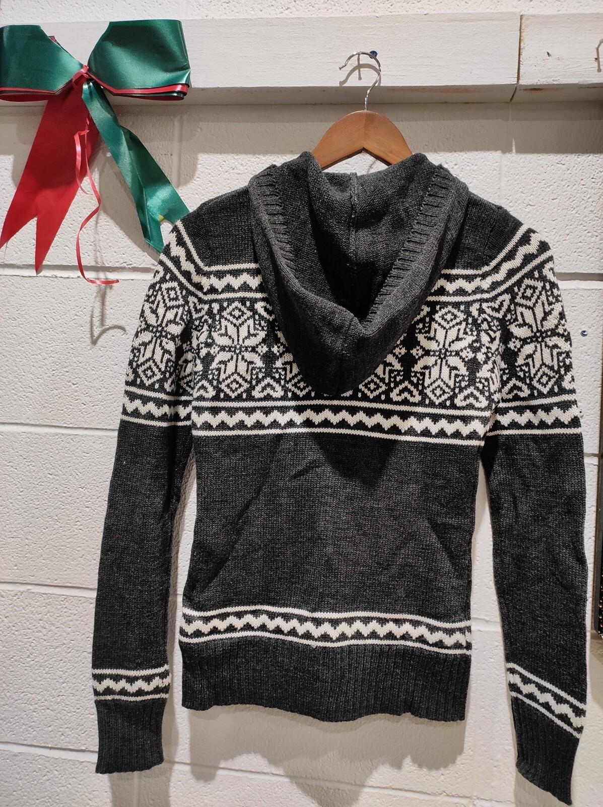 Suzy Shier Women's Small Gray Nordic Winter Theme Hoodie Full Zip