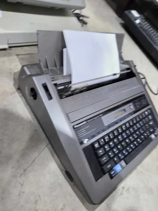 Panasonic R630 Electric Typewriter