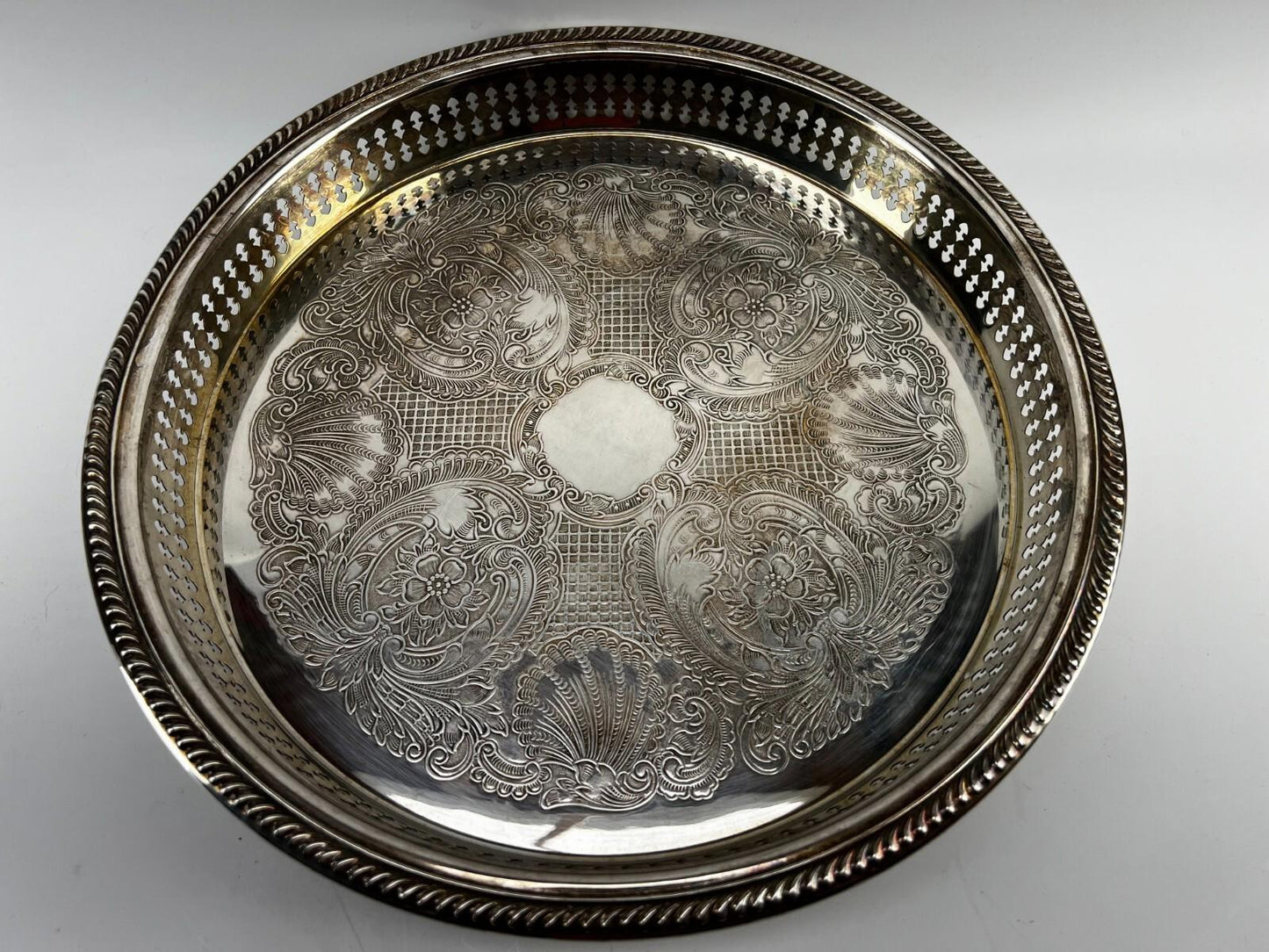 Marlboro Plate by Morton-Parker E.P Brass 2040 - Vintage Pre-owned - 12 inch