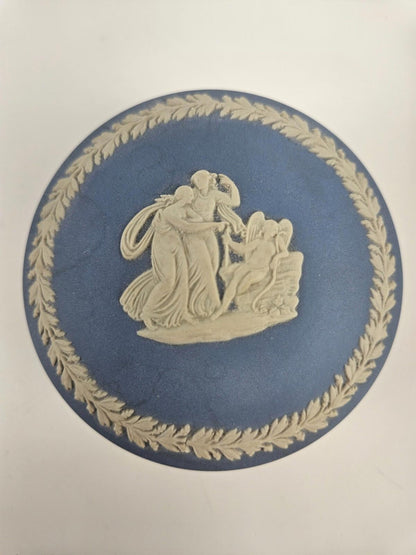 Vintage  Wedgwood Jasperware Round Trinket Ring Box Lid Wedgewood England