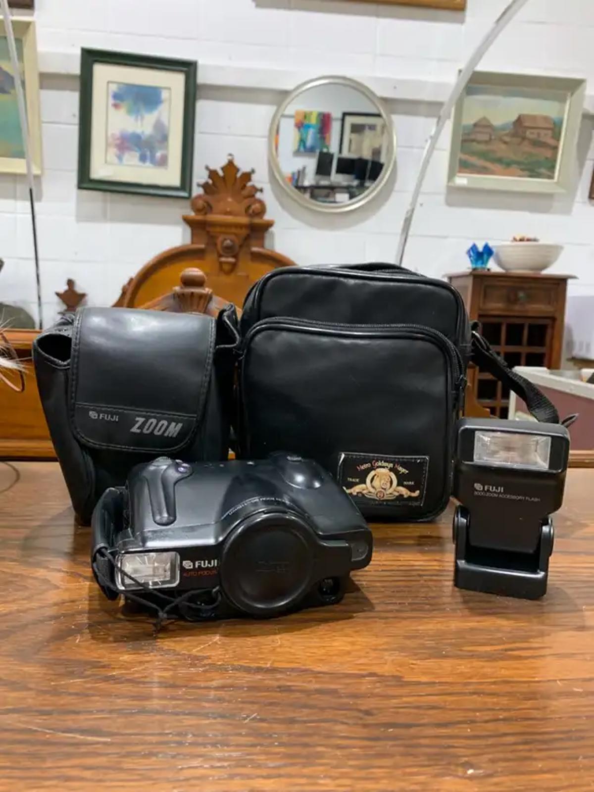Fuji FZ-3000 Zoom Date Film Camera