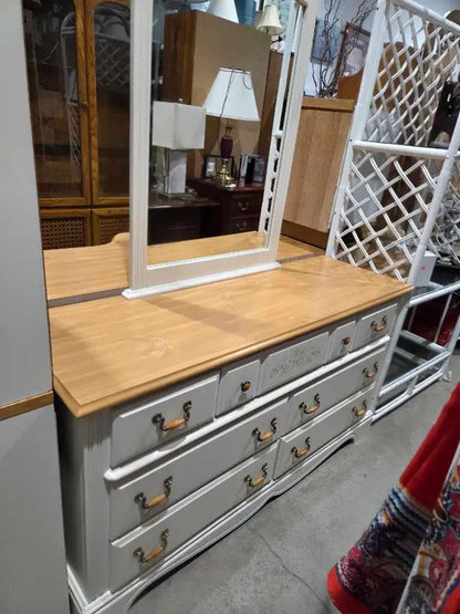 Charming Oak 3-Piece Bedroom Set