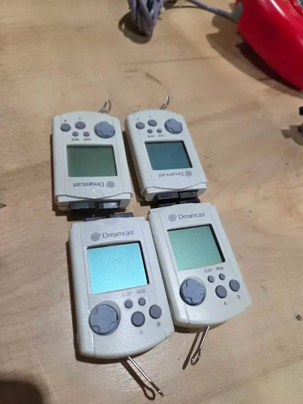 Dreamcast VMUs - 4 Available