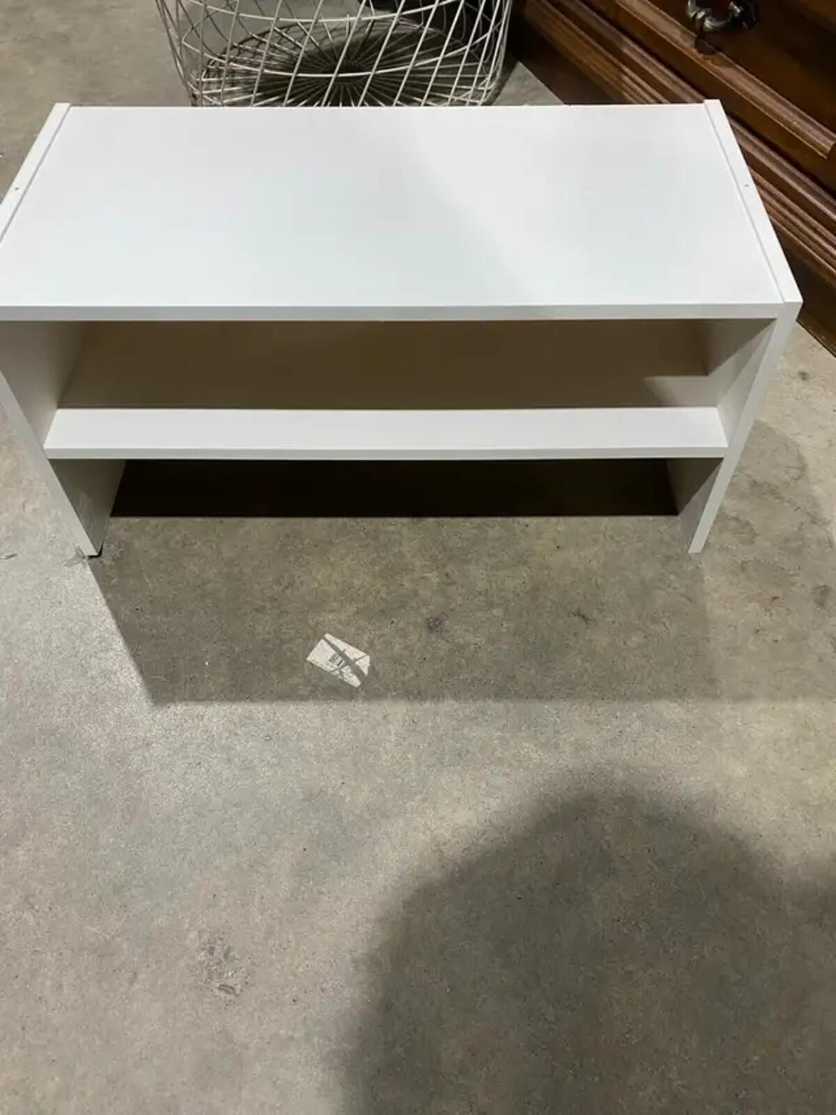 Set of 2 Stackable White Shelfs