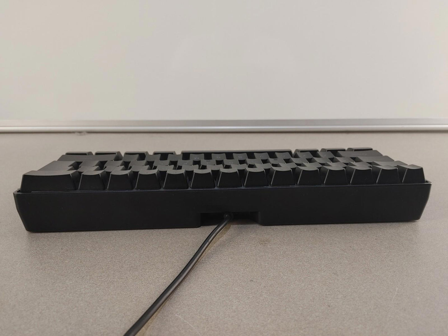 EXCELLENT CONDITION 60% Mechanical-Feel USB RGB Gaming Streaming Keyboard Black