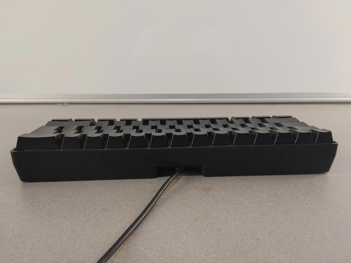 EXCELLENT ÉTAT Clavier USB RGB pour gaming et streaming, sensation mécanique, 60 %, noir