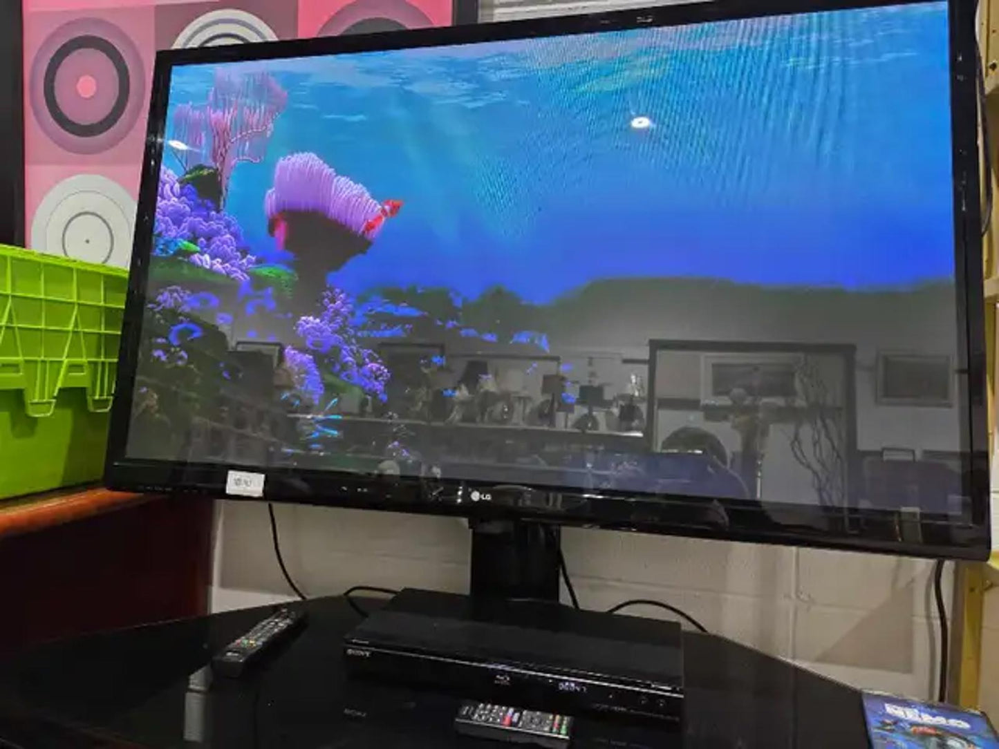 Sony BDP-S390 Blu-Ray Player + Remote