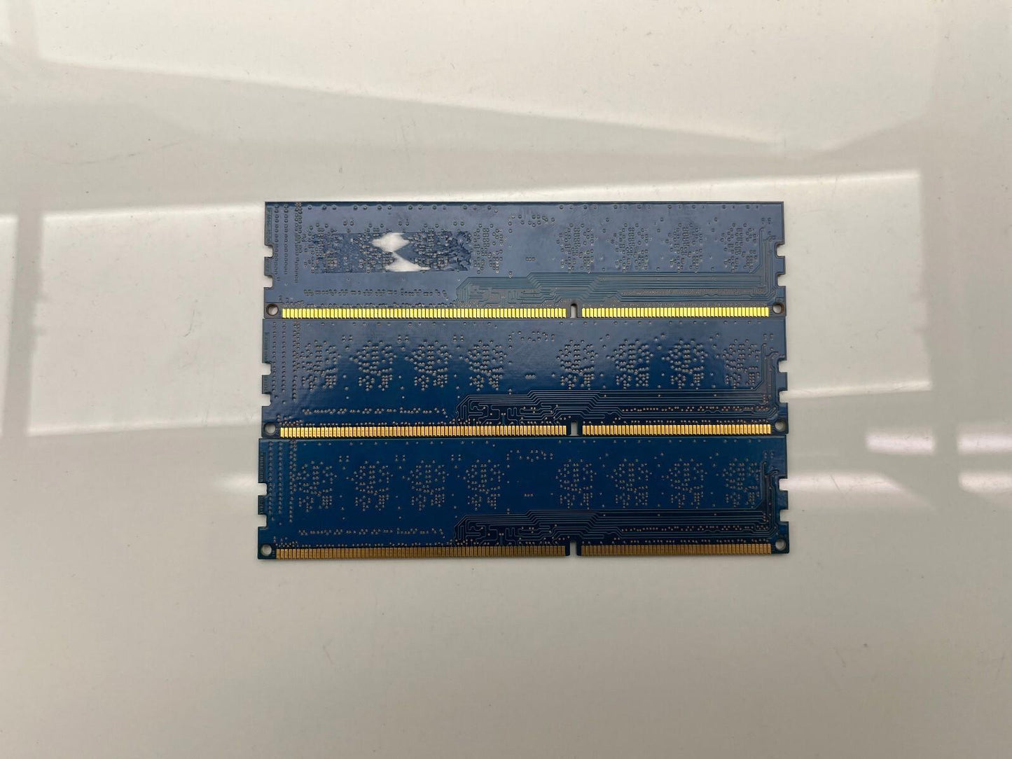 SK Hynix 12GB (3x4GB) DDR3 1600 RAM Kit PC3-12800U 11-12-A1 HMT451U6AFR8C-PB