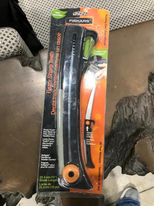 Fiskars Pruning Saw with 10-inch Razor Sharp Blade