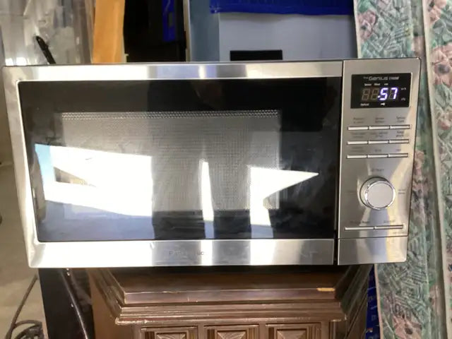 Panasonic Genius 1100W Microwave