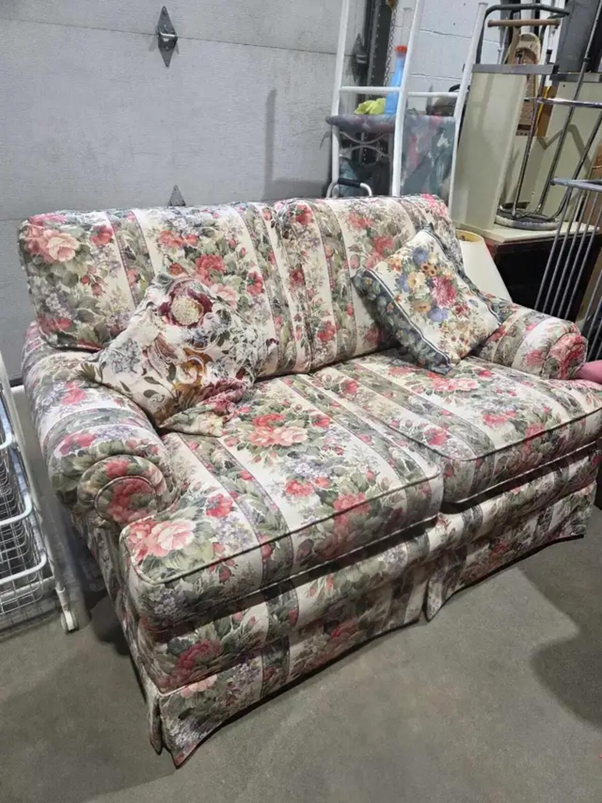 Vintage Floral Patterned Loveseat