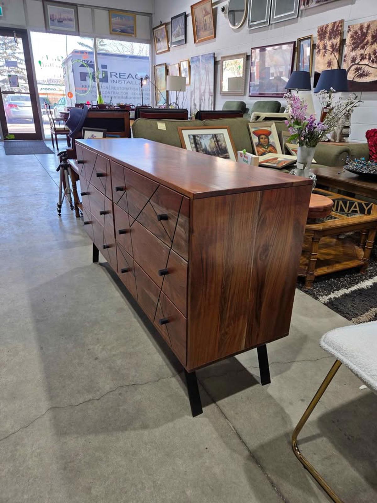 Modern Wood 6-Drawer Dresser - Geometric Design