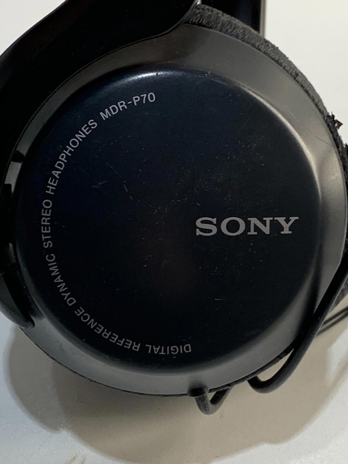 VINTAGE ORIGINAL FM SONY WALKMAN SRF-16W & SONY HEADPHONES