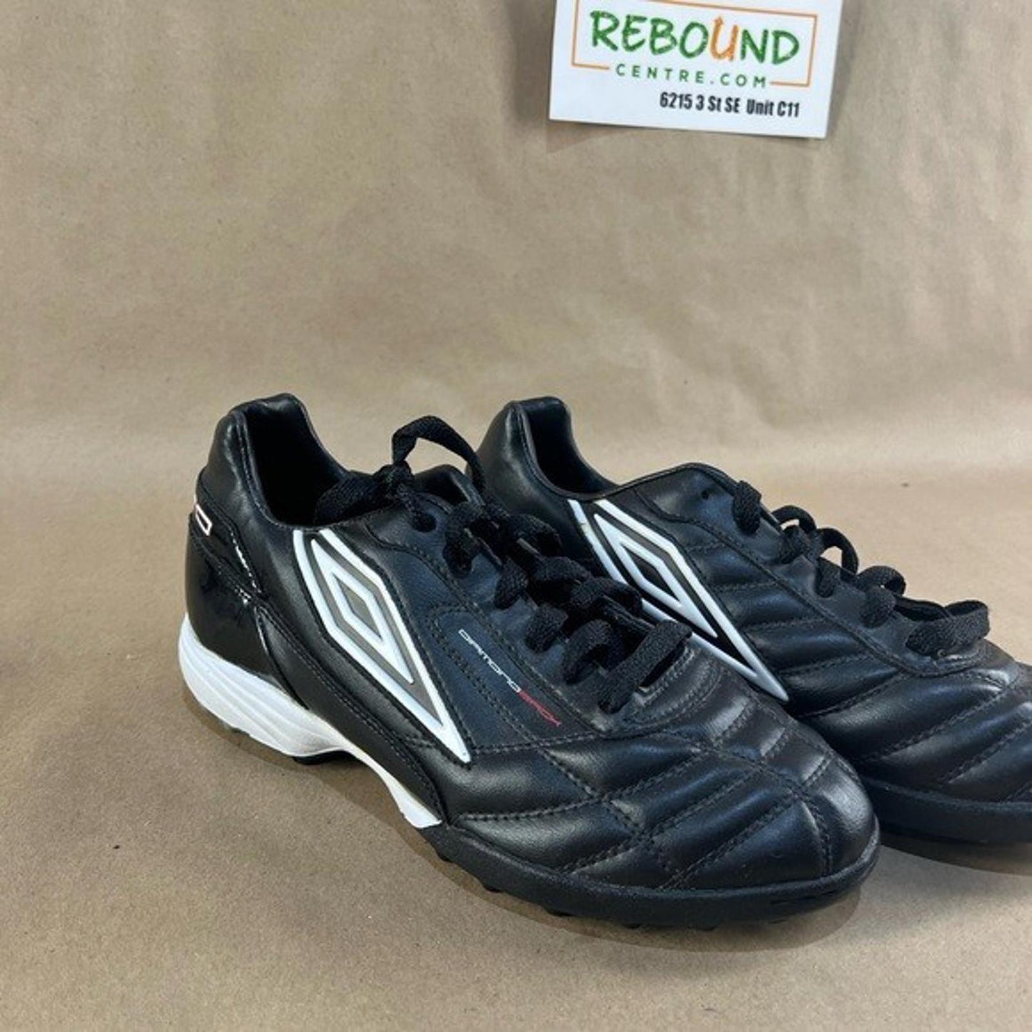 Umbro Indoor Soccer Shoes (Size US 6)