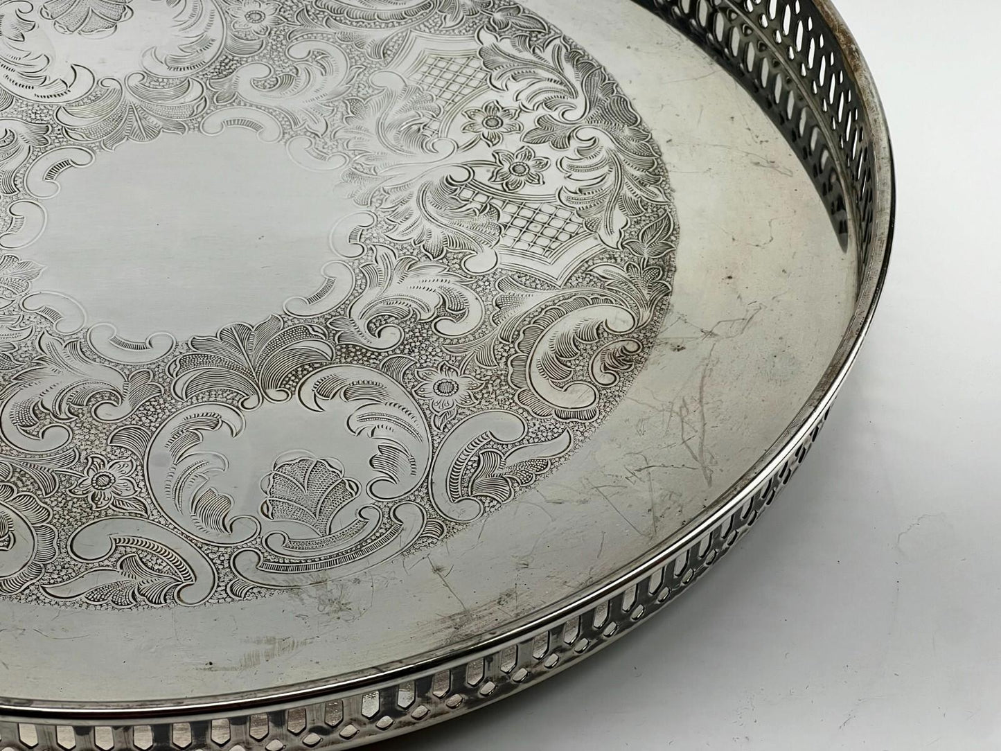 Marlboro Plate by Morton-Parker E.P Copper 2036 - Vintage Pre-owned - 14 inch