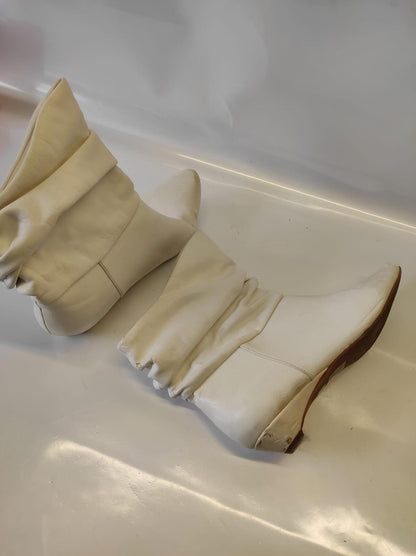 Le Chateau Women's Heeled Boots White- Size 8M