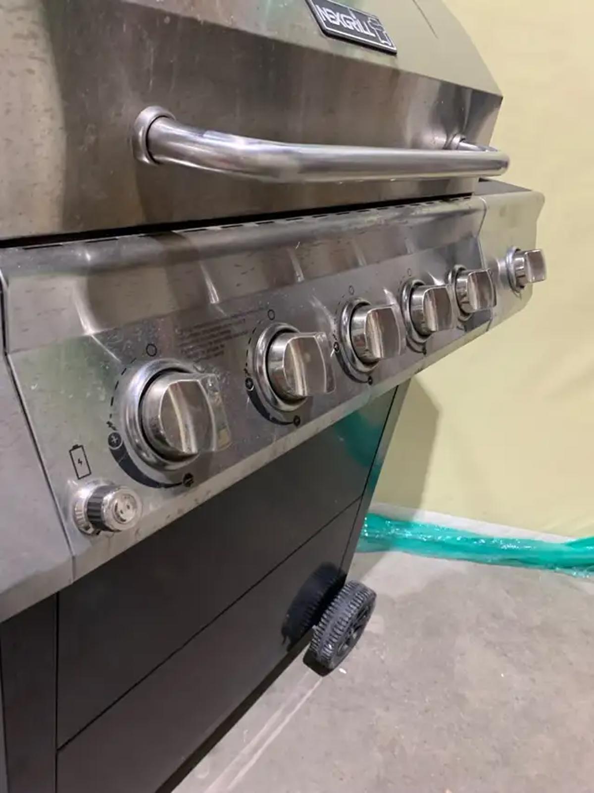 Large Nexgrill BBQ on wheels