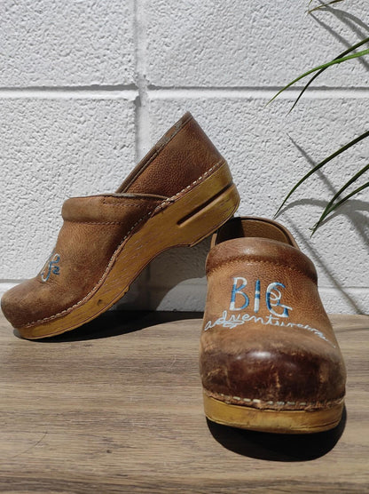 Dansko Clogs Little Dreams Big Adventures Brown Leather Clogs Size 38 (US 7.5-8)