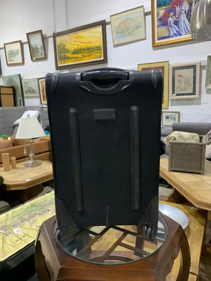 Medium Renwick Spinner Suitcase