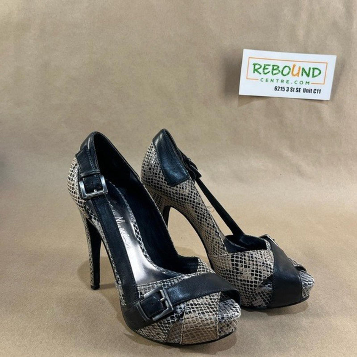 Escarpins vintage Guess by Marciano en cuir de serpent (Pointure US 6)