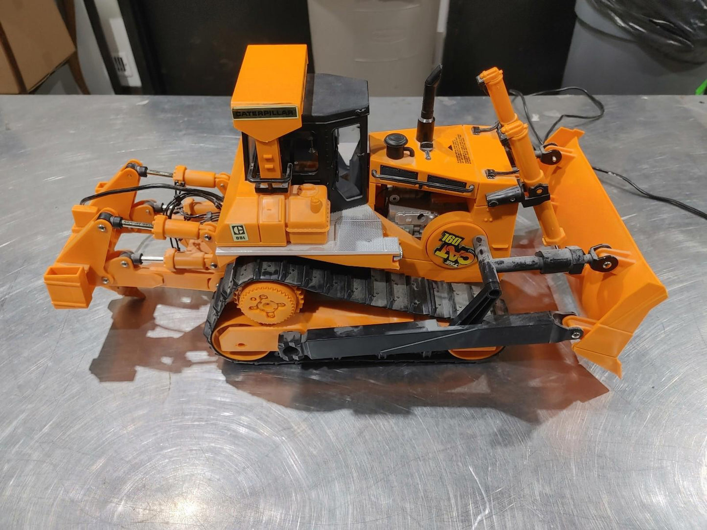 Good Condition New Bright The Cat D9L Remote Control Bulldozer Tested Working