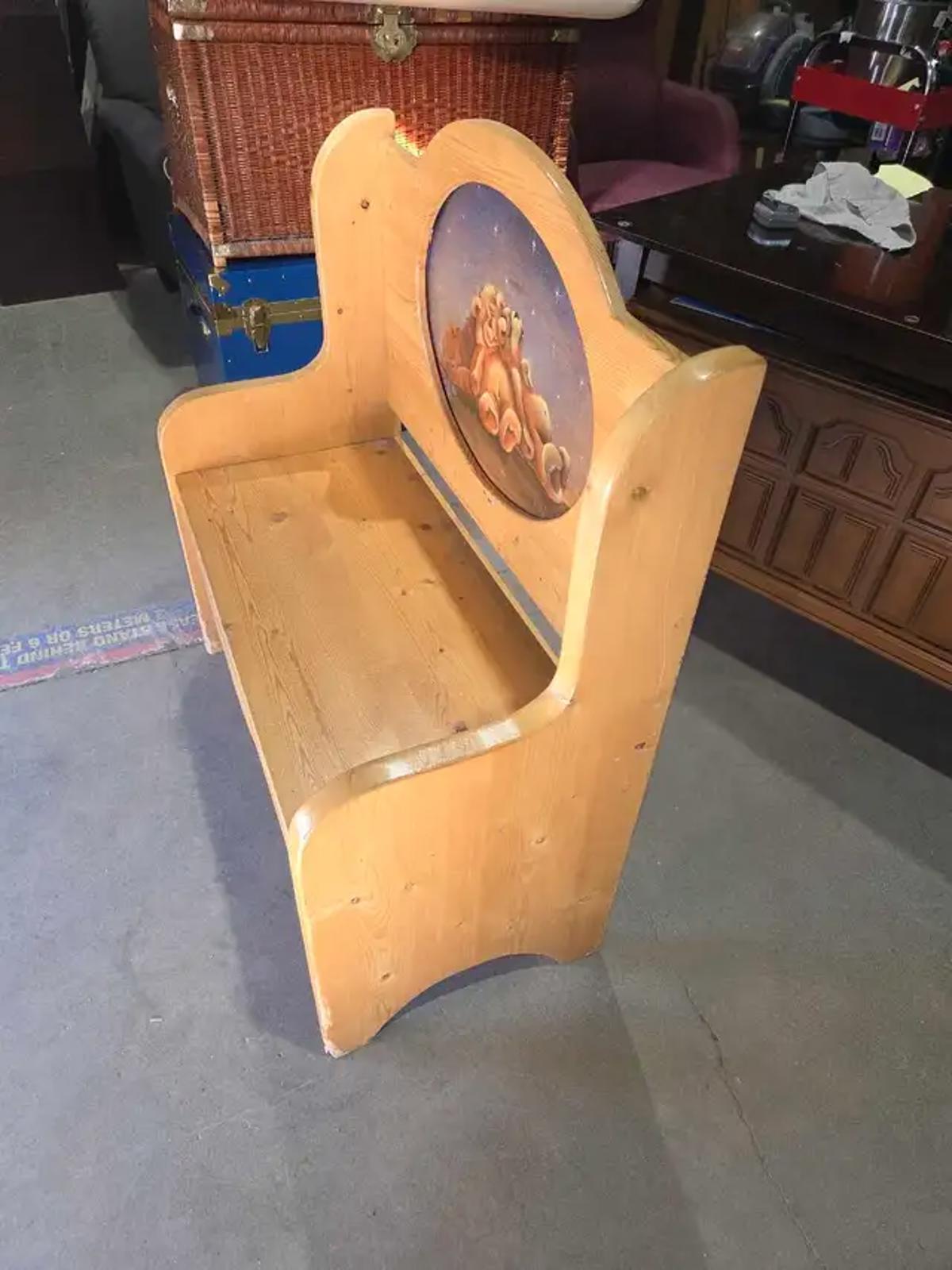 Wooden Bear Themed Bench