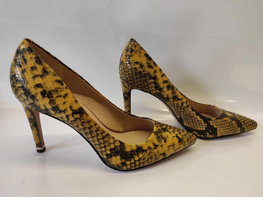 Kenneth Cole Women's Size 8.5 M Riley Yellow Black Faux Snakeskin Snake Heels