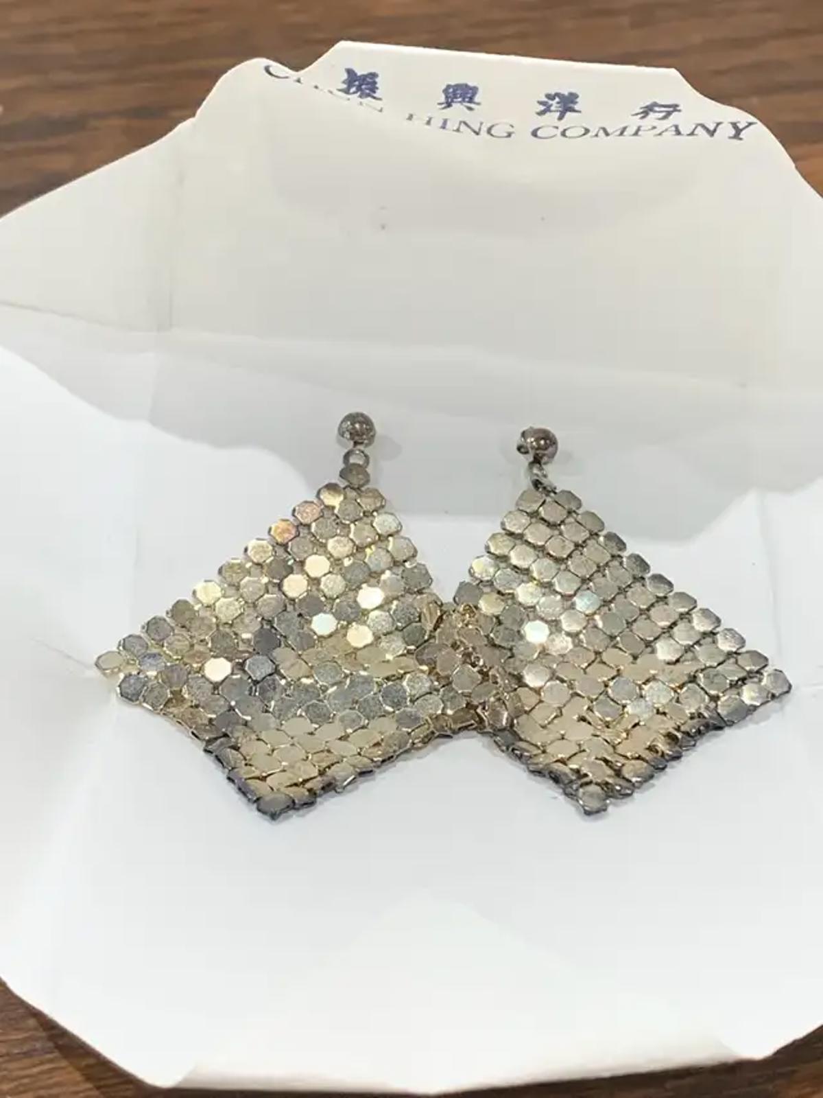 2 pairs of Earings