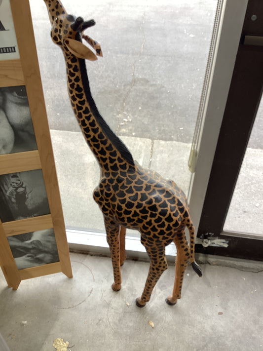 Giraffe statue