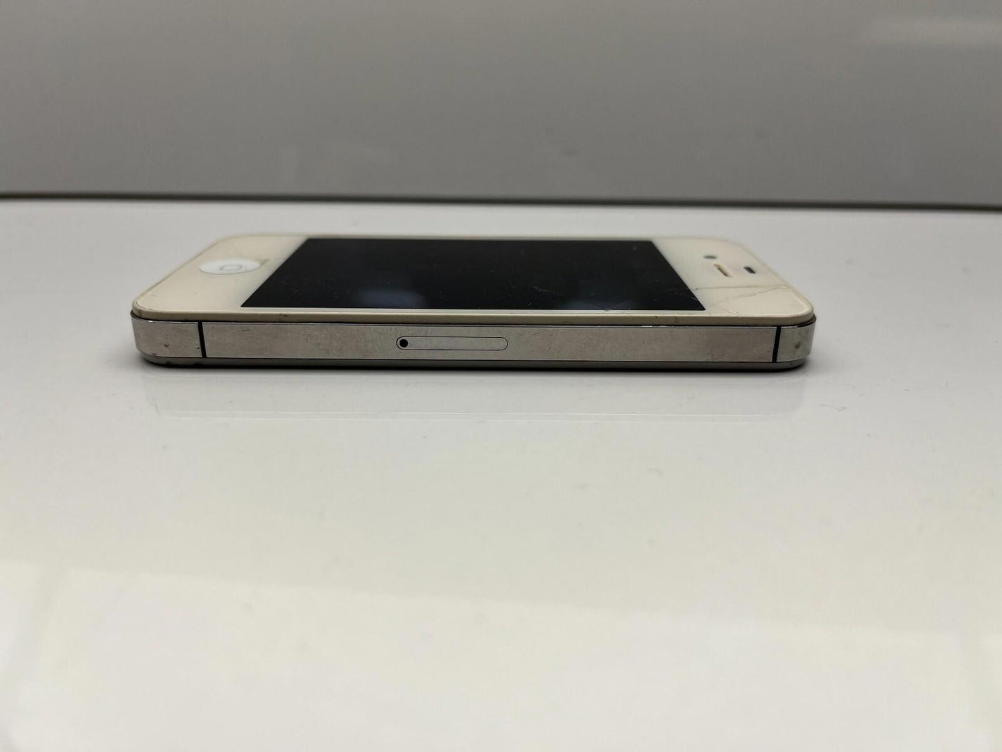 iPhone 4 White Cracked Screen