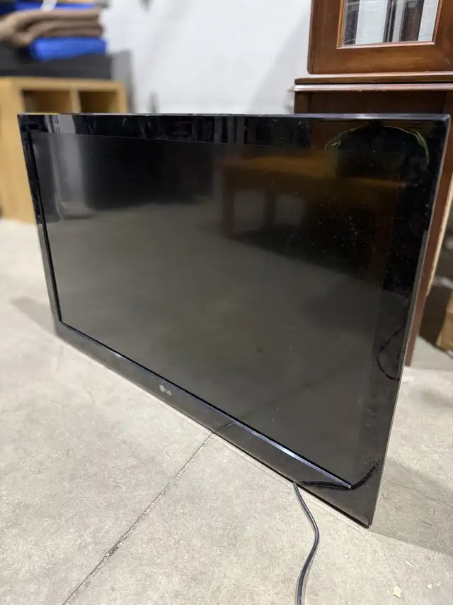 42" LG 42LK450 TV (no remote)