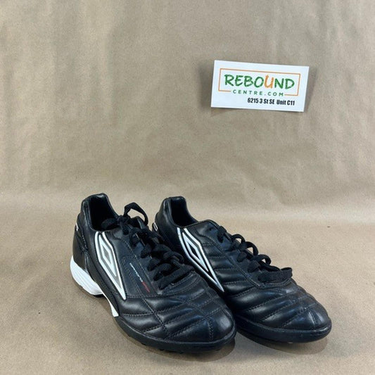 Umbro Indoor Soccer Shoes (Size US 6)