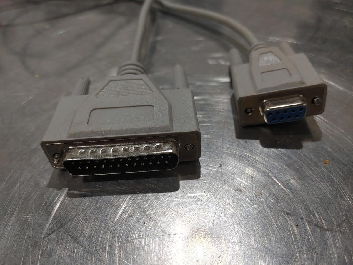 BON ÉTAT Câble adaptateur/convertisseur testé série 25 broches mâle vers 9 broches femelle