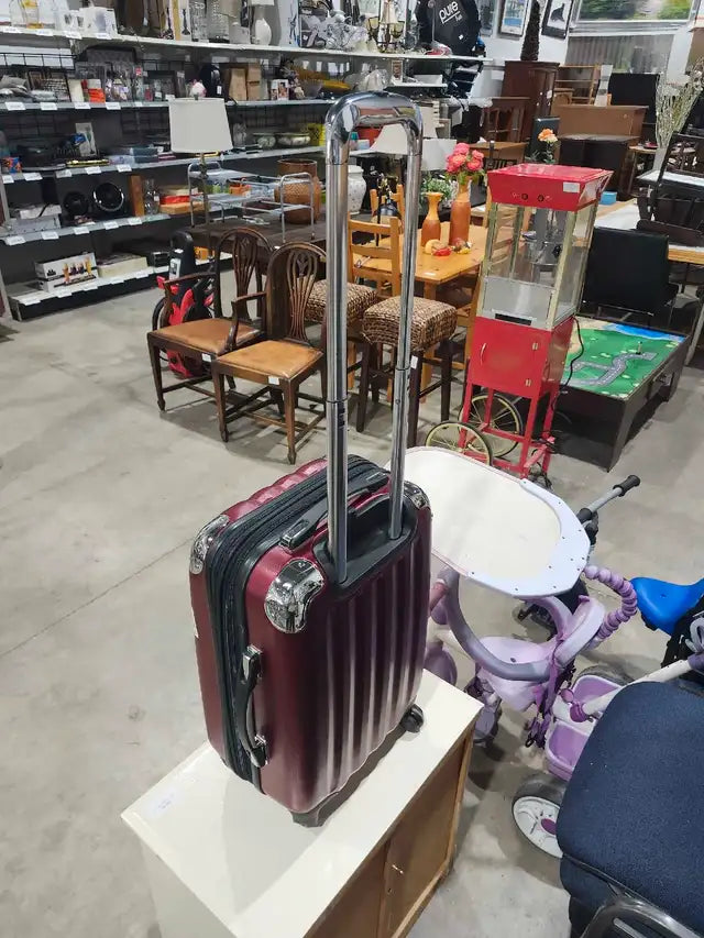 Hays - Hard Shell Spinner Carry-on Case