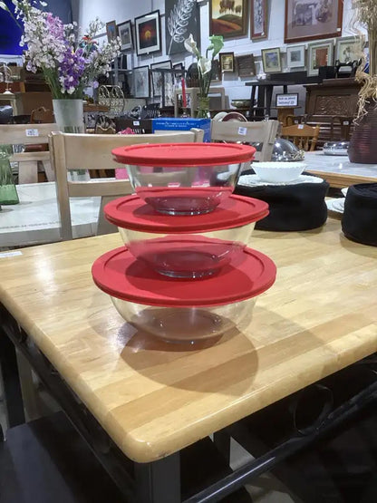 Pyrex Bowls with Lids - Set of 3