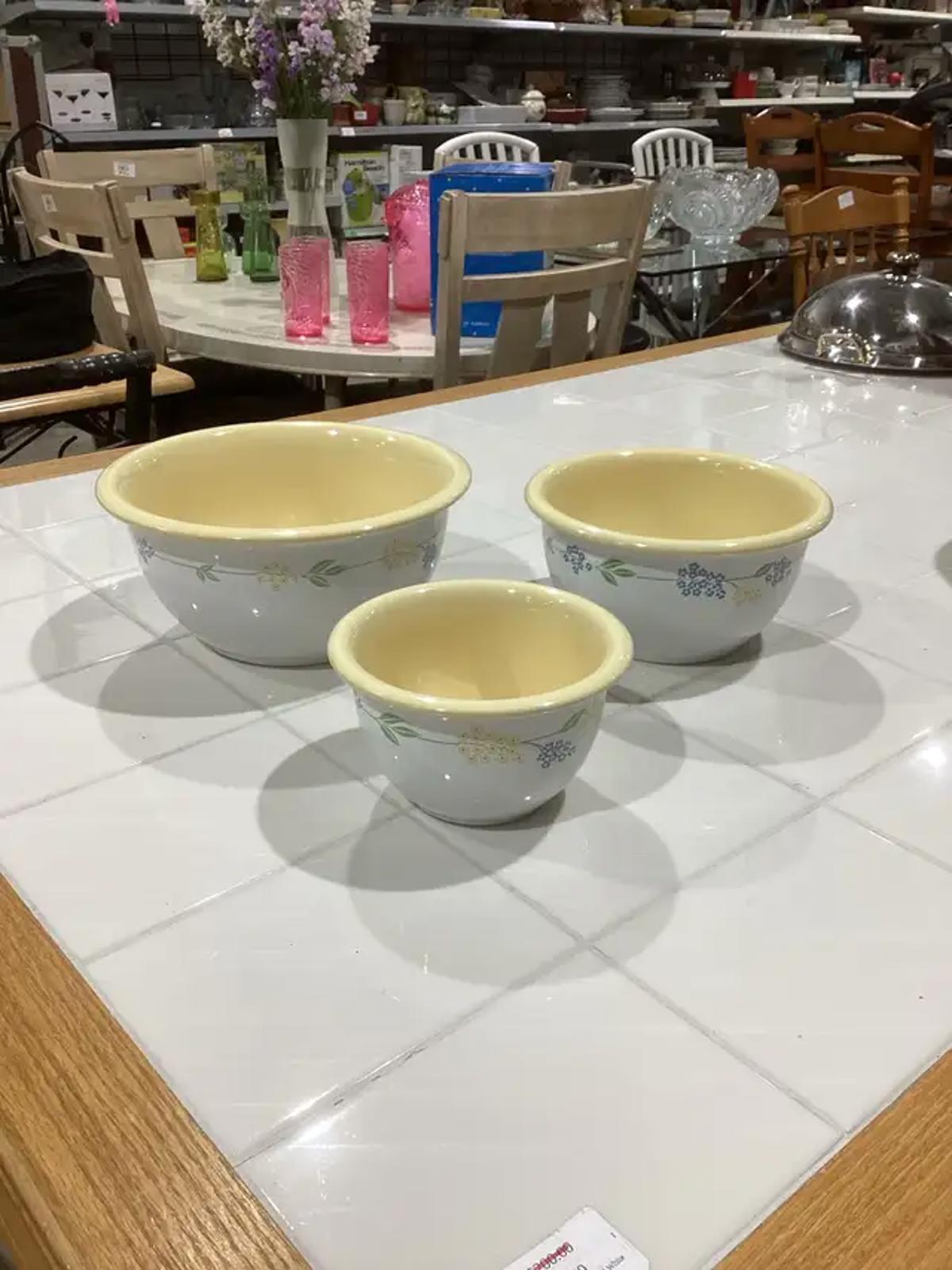 Vintage Set of 3 Ceramic Mixing Bowls with Floral Design