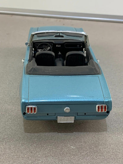 8832-F1 Ford Mustang 1965 Convertible Arcadian Blue Revell 1/18